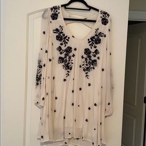 Tunic dress or top with pockets. Size medium